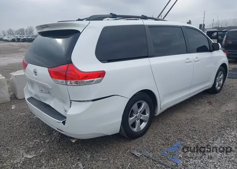 2012 Toyota Sienna Le V6 8 Passenger z USA, uszkodzony, nr VIN 5TDKK3DC9CS260732